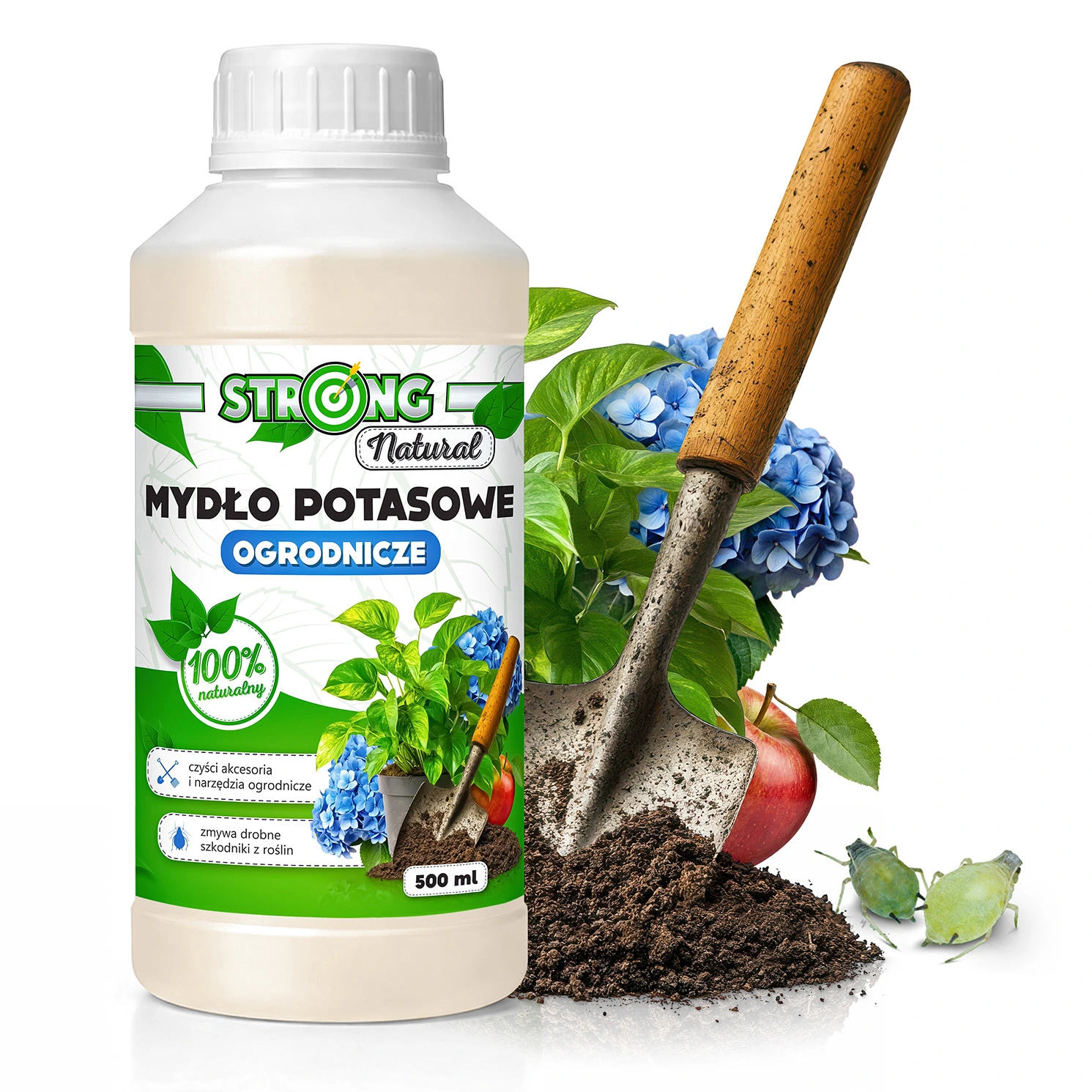 Butelka mydła potasowego ogrodniczego STRONG NATURAL obok łopatki i roślin na białym tle