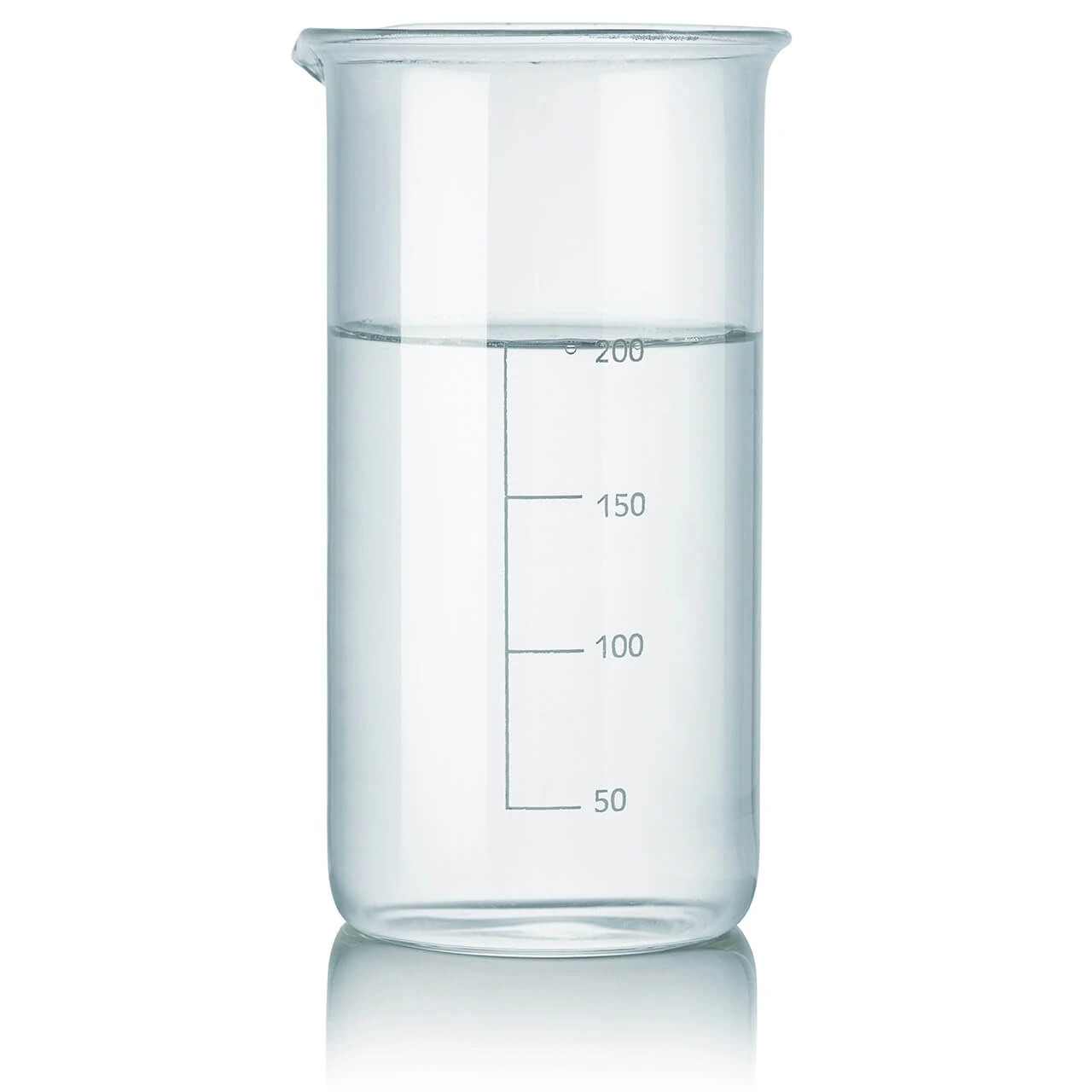 Szklany cylinder miarowy wypełniony cieczą do poziomu 200 ml, z podziałką i dziobkiem ułatwiającym przelewanie.